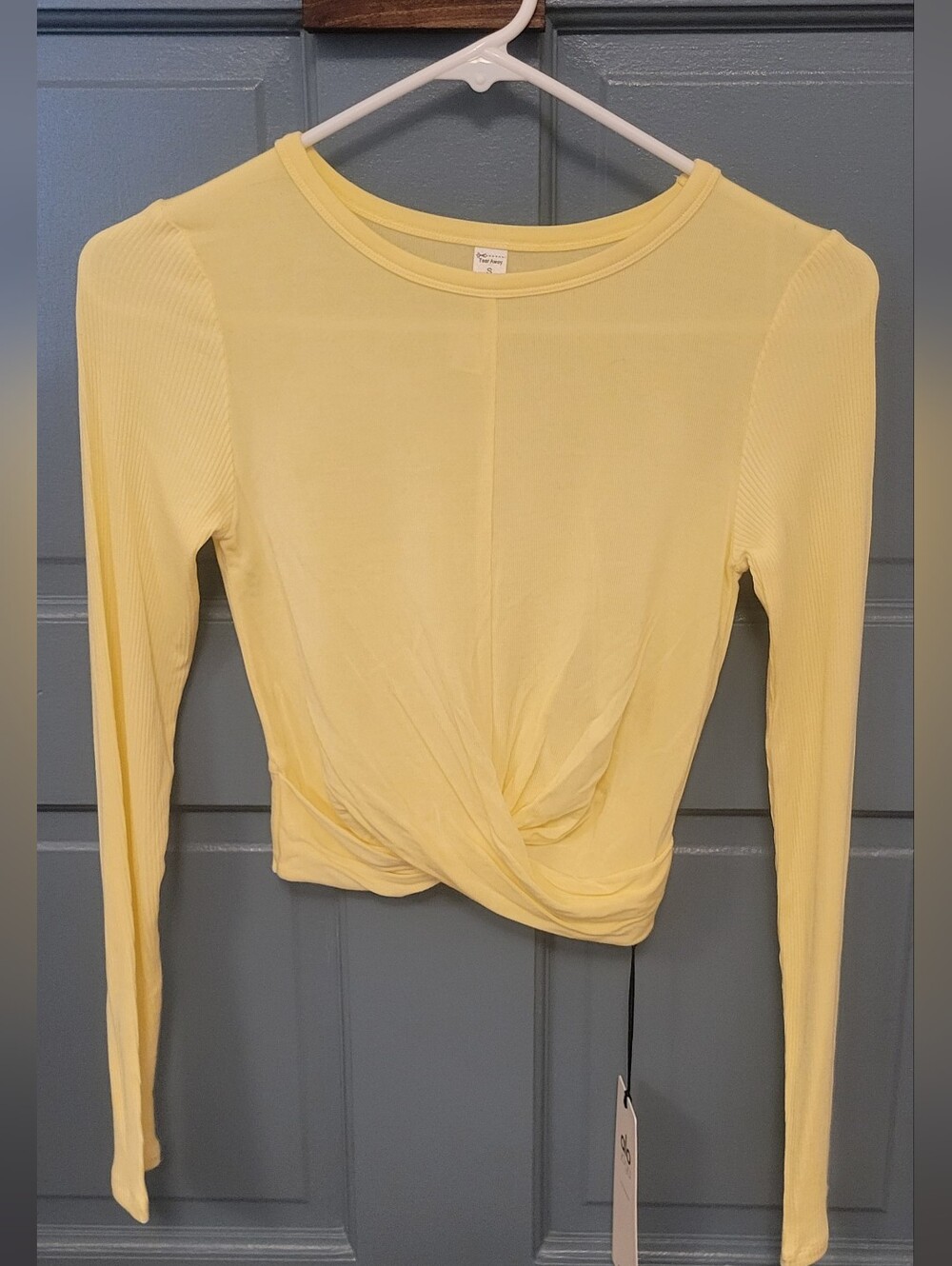 NWT ALO size Small Long Sleeve In Buttercup